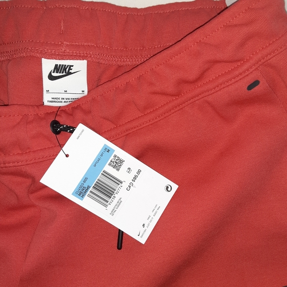 NIKE SPORTSWEAR TECH FLEECE SHORTS RED LOBSTER SIZE MEDIUM MENS - Picture 8 of 8